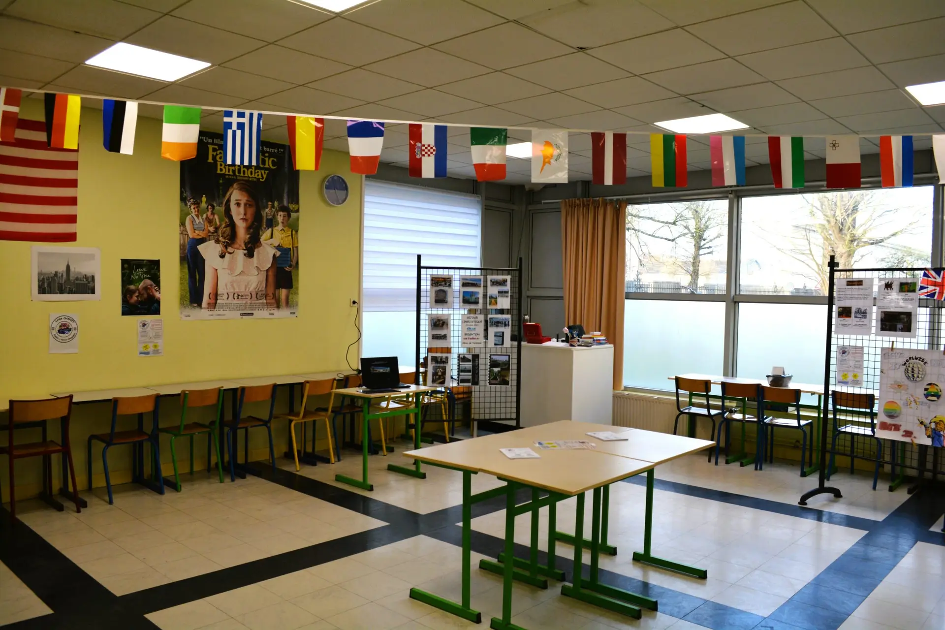 La salle des drapeaux du lycée Chanzy